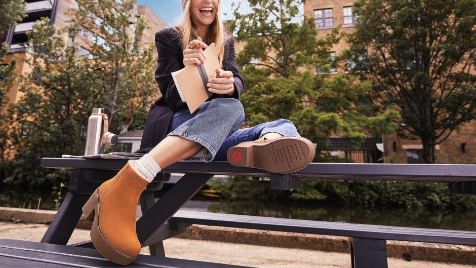 Fitflop μποτάκια με κολόνα με επένδυση από καστόρι, ανοιχτό μαύρισμα